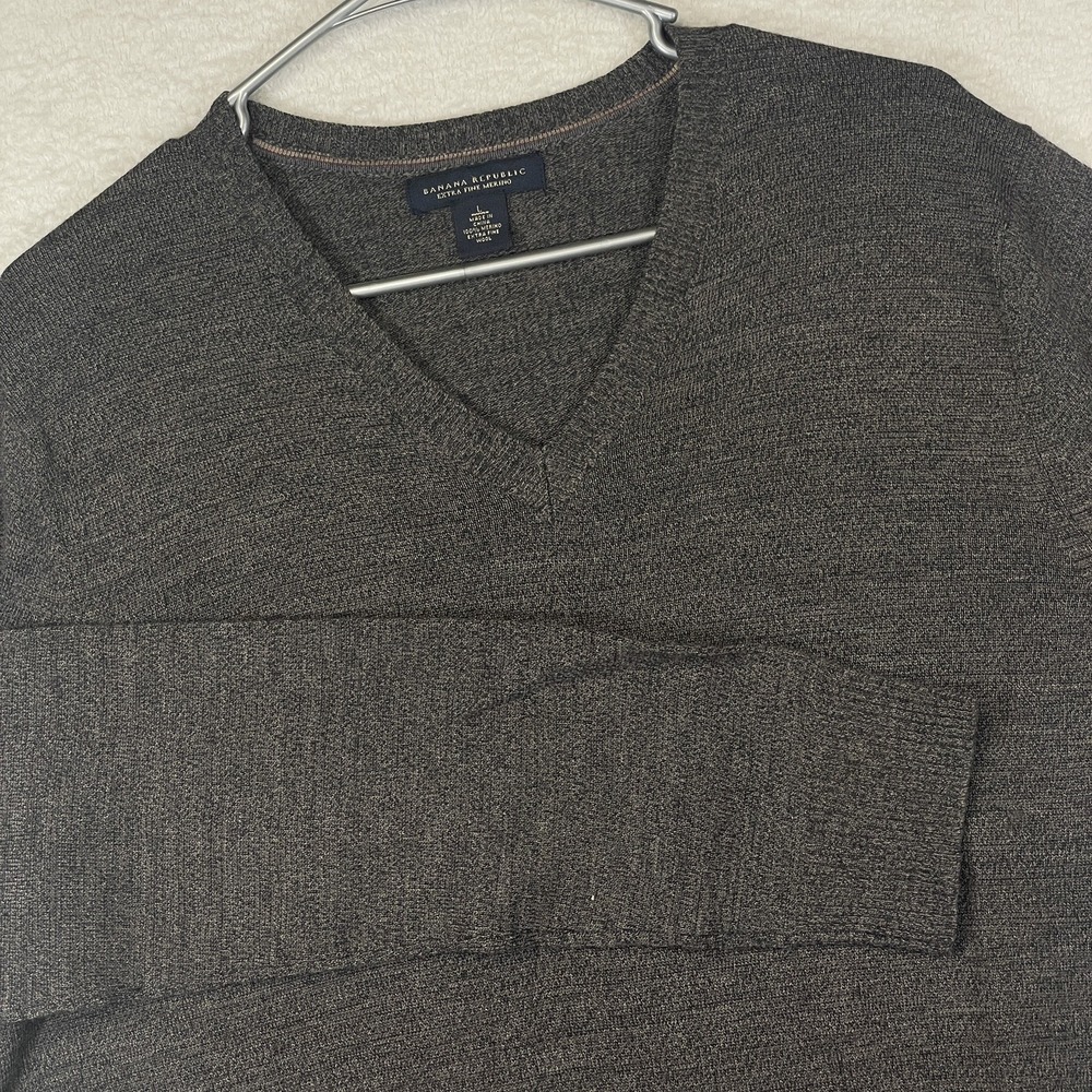 Banana Republic Men's Large 100% Extra Fine Merino Wool V-Neck Sweater Taupe